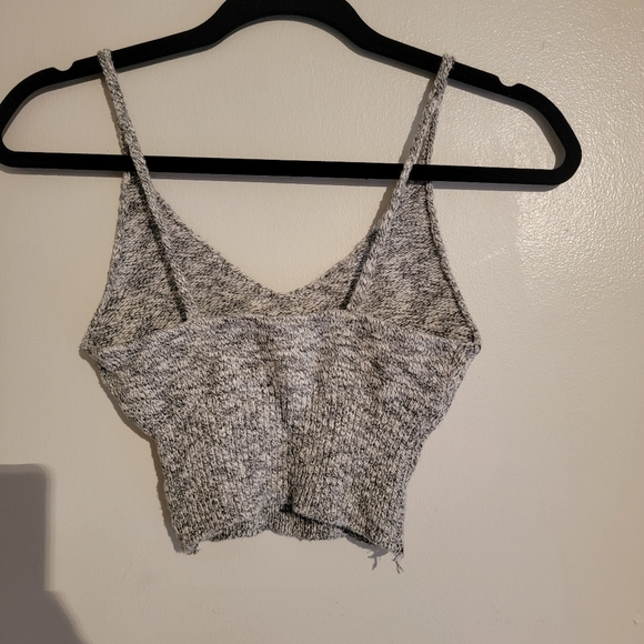 🌿Debut Gray V Neck Cami Crop Top - Picture 4 of 4
